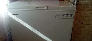 Vând congelator 