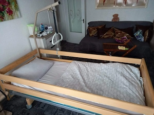 Pat de spital electric pentru ingrijire la domiciliu