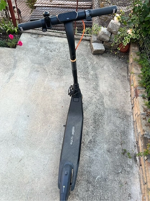 Trotinetă electrică Segway Ninebot E2 Pro   stare foarte bună - imagine 3