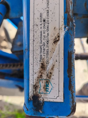 vând prăsitor cu fertilizator de mecanica Ceahlău  - imagine 2