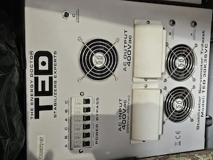 Este un stabilizator trifazat de tensiune, model TED 30K3sVC, de 30 kVA