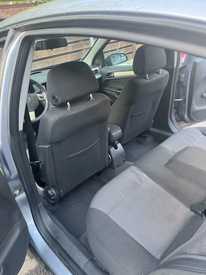 Proprietar vând Opel Astra H, 2008, 1,6 benzina, sedan - imagine 2