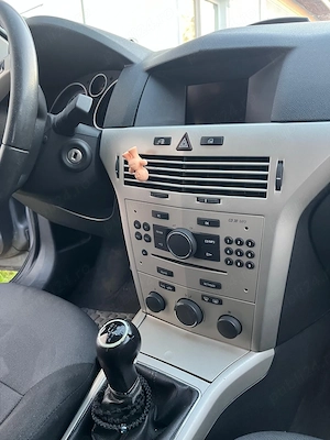 Proprietar vând Opel Astra H, 2008, 1,6 benzina, sedan - imagine 3