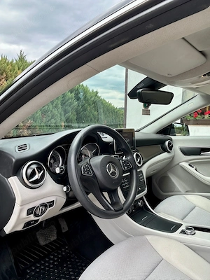 Mercedes-Benz CLA180 - imagine 3