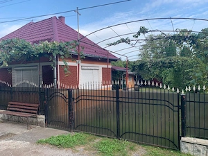 Casă spațioasă cu 35 ari teren   Solovăstru (ieșire spre Reghin Băile Sărate de la Jabenița)