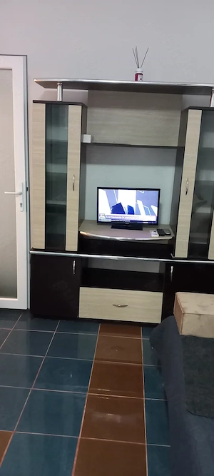 Inchiriez garsoniera mobilata    pe str Hipodrom  aprope de Liceul Pedagogic  - imagine 8