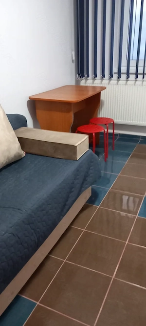 Inchiriez garsoniera mobilata    pe str Hipodrom  aprope de Liceul Pedagocic 