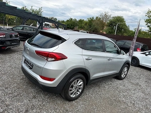 Hyundai Tucson - An 2016 - Motor 1.7 CRDI 115cp - 2WD -  Navigatie - Camera Marsarier  - imagine 4