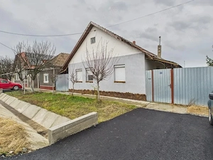 Casă spatioasa cu grădină 1.098 mp, Chisineu-Cris 