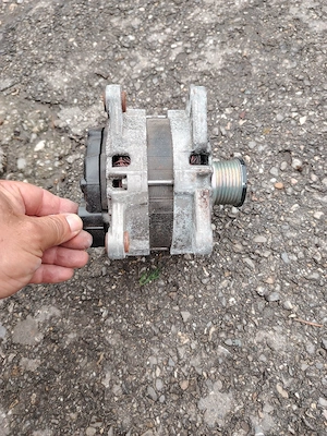 Vând alternator Logan 2023 motor 1000 turbo  - imagine 4