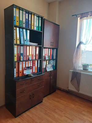 Inchiriez apartament cu 2 camere-birouri ultracentral cu parcare in curte. - imagine 3