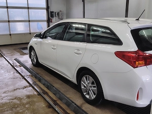 Toyota Auris hibrid  - imagine 3