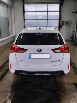 Toyota Auris hibrid  - imagine 4