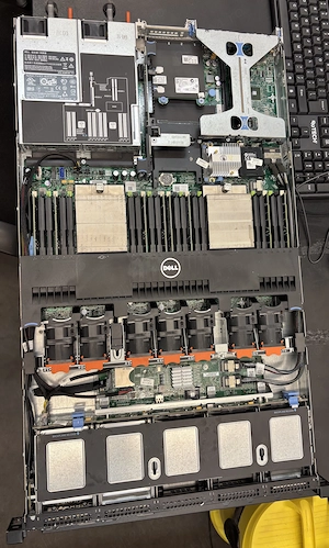 Server Dell R620 2 x E5-2660 V2 2.20GHZ 20 core 40 threads 64 GB RAM 5 x 450 GB SAS10K HGST impecabi