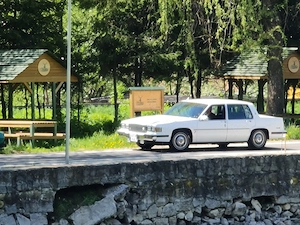 Cadillac Sedan deVille - imagine 3