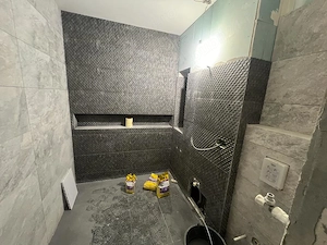 Angajam calificați renovări interioare, instalatii sanitare și electrice