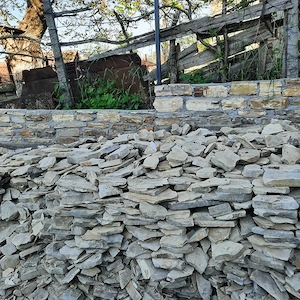 Vând piatră naturală construcții, placări, pavaj.