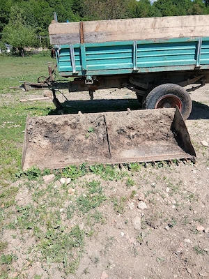 Tractor de vanzare Fiat680 cu încărcător frontal cu lama de împins şi o furcă  - imagine 4