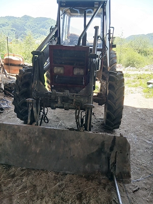 Tractor de vanzare Fiat680 cu încărcător frontal cu lama de împins şi o furcă  - imagine 2