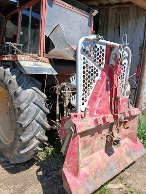 Tractor de vanzare Fiat680 cu încărcător frontal cu lama de împins şi o furcă  - imagine 9