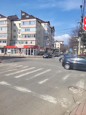 Vând spațiu comercial 