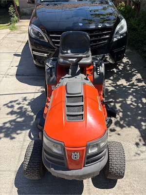 Tractor de gradina tuns iarba Husqvarna 15.5 cai - imagine 2