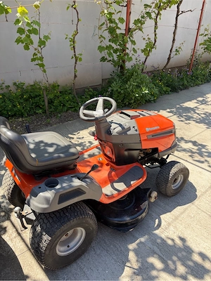 Tractor de gradina tuns iarba Husqvarna 15.5 cai