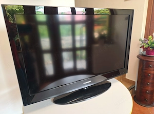 Televizor led Samsung, diagonala 82 cm 