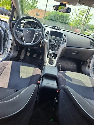 Opel Astra J 2017, Turbo 6+1 manual - imagine 4