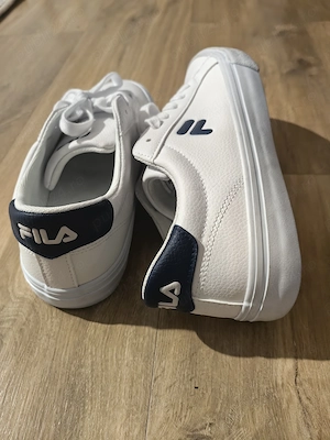 Sneakers FILA albi, mărimea 40   ca noi, preț redus!