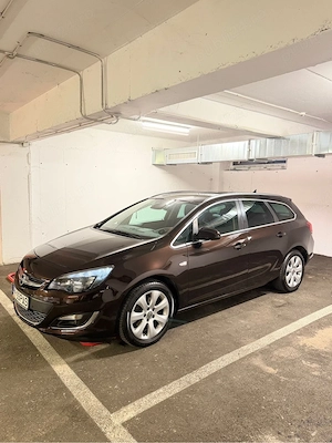 Opel Astra J Sports Tourer - imagine 2
