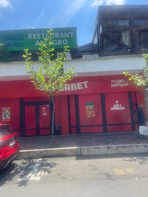 Spațiu comercial Stradal de vânzare zona Titan vis a vis de Policlinica Titan în complex comercial