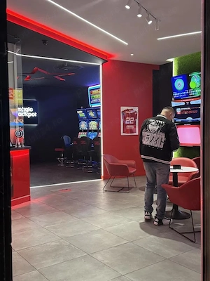 Spațiu comercial Stradal de vânzare zona Titan vis a vis de Policlinica Titan în complex comercial - imagine 3