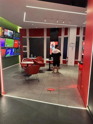 Spațiu comercial Stradal de vânzare zona Titan vis a vis de Policlinica Titan în complex comercial - imagine 4