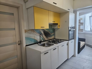 Închirez apartament 2 camere  decomandat  - imagine 7