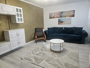 Închirez apartament 2 camere  decomandat 