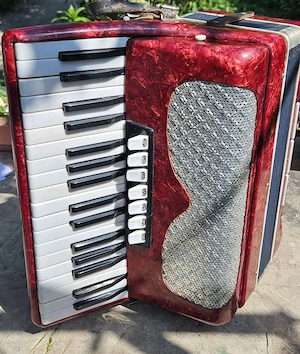 Acordeon ramanesc 80 basi.