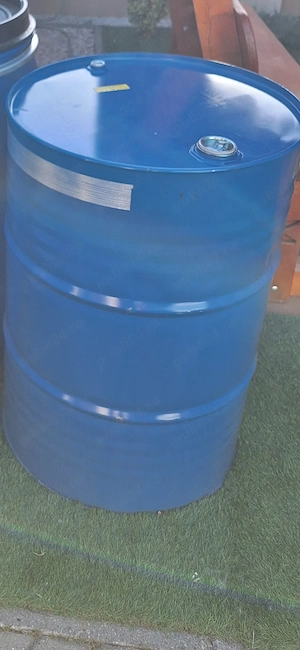 Butoaie plastic și tablă 