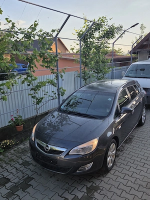 Opel Astra Sports Tourer  - imagine 4