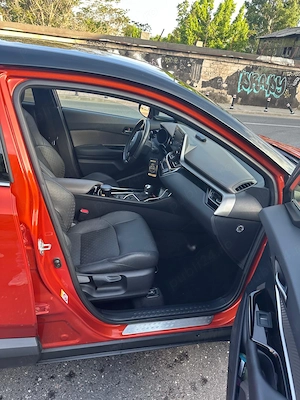 Toyota C-HR Hybrid 2.0 184 CP Premium Bi-Tone Orange Black - imagine 6
