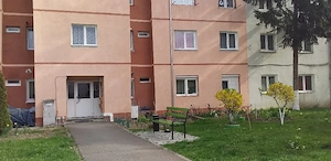 vand apartament 3 camere