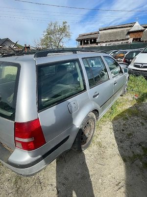 dezmembrez sau vând golf 4 