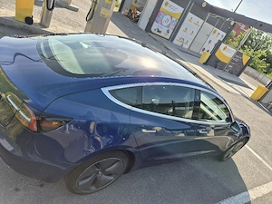 Tesla Model 3 SR+