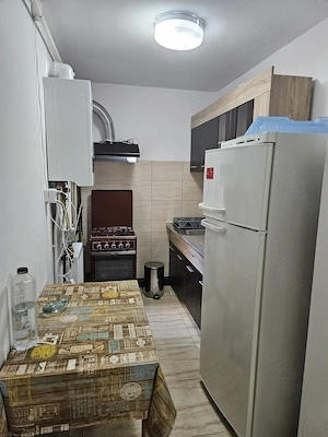 Inchiriez apartament decomandat 1 camera z. Aradului
