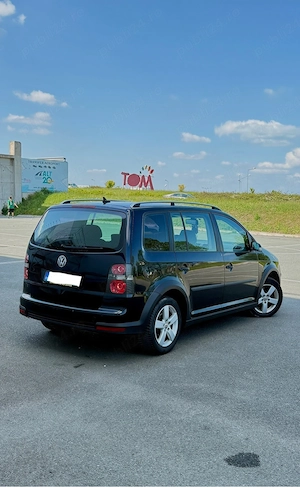 VW Touran Cross 2.0 Diesel 170 cai - imagine 4
