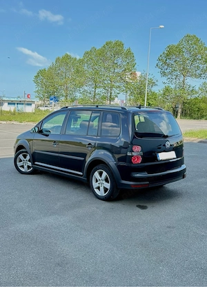 VW Touran Cross 2.0 Diesel 170 cai - imagine 2