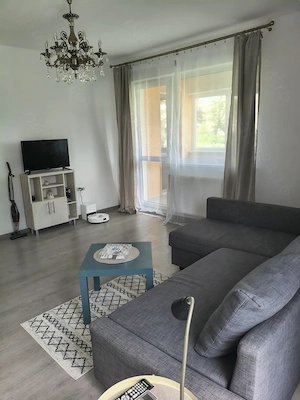 Apartament 2 camere decomandat etaj 1, loc de parcare inclus.