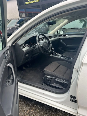 Schimb   auto   cu    teren   la munte. 