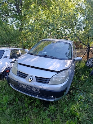 Dezmembrez grand scenic2