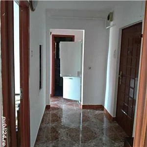 Inchiriez apartament in zona centrala - imagine 1